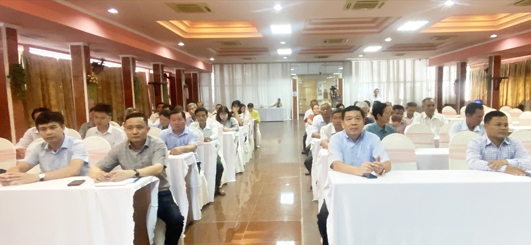 Các đại biểu tham dự khai mạc Hội nghị Tập huấn nâng cao nhận thức về bảo vệ môi trường ở vùng DTTS và miền núi tại tỉnh Vĩnh Long Các đại biểu tham dự khai mạc Hội nghị Tập huấn nâng cao nhận thức về bảo vệ môi trường ở vùng DTTS và miền núi tại tỉnh Vĩnh Long