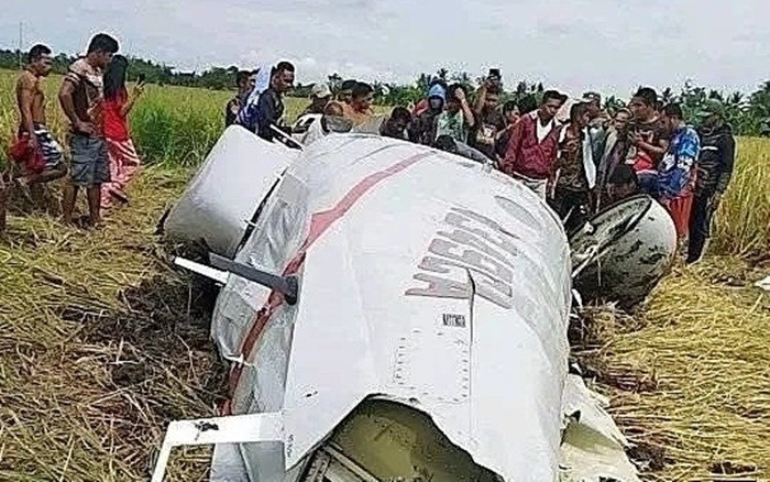 Mảnh vỡ của chiếc máy bay gặp nạn. (Ảnh: AP)