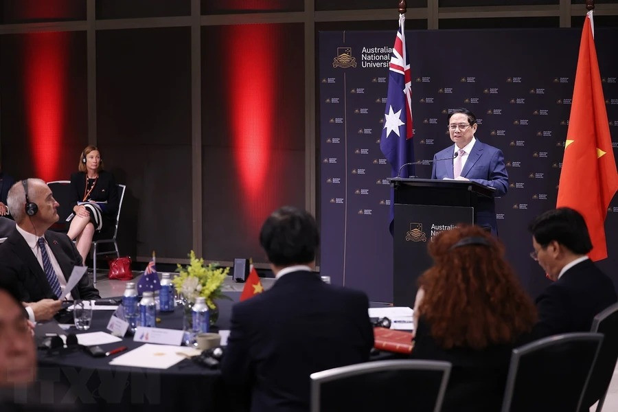Thủ tướng Phạm Minh Chính trao đổi với lãnh đạo và sinh viên Trường Đại học Quốc gia Australia (ANU). (Ảnh: Dương Giang/TTXVN)