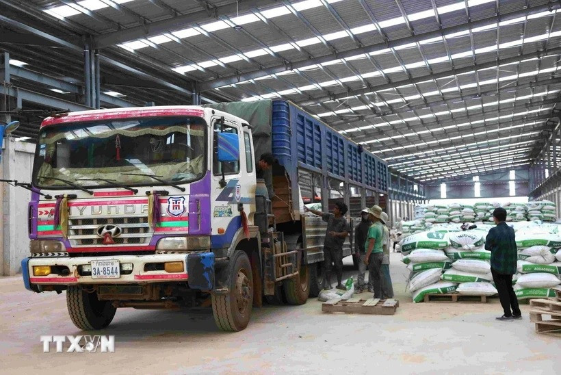 Nhiều doanh nghiệp xuất khẩu lúng túng khi thông tin địa chỉ trên hệ thống đăng ký thực phẩm xuất khẩu sang Trung Quốc không còn khớp. Ảnh minh họa: TTXVN. Nhiều doanh nghiệp xuất khẩu lúng túng khi thông tin địa chỉ trên hệ thống đăng ký thực phẩm xuất khẩu sang Trung Quốc không còn khớp. Ảnh minh họa: TTXVN.