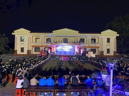 Toàn cảnh đêm sinh nhật đồng đội ấm áp.