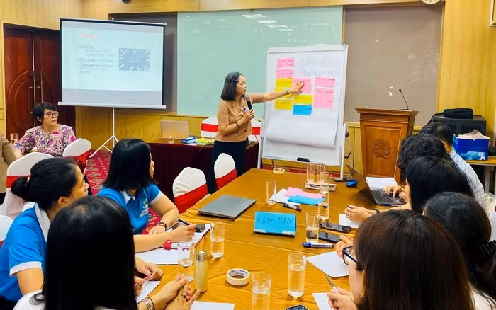 Một buổi tập huấn nâng cao kỹ năng phân tích giới và lồng ghép giới cho cán bộ Hội LHPN thực hiện công tác bình đẳng giới cho phụ nữ dân tộc thiểu số. Ảnh: Hội LHPN