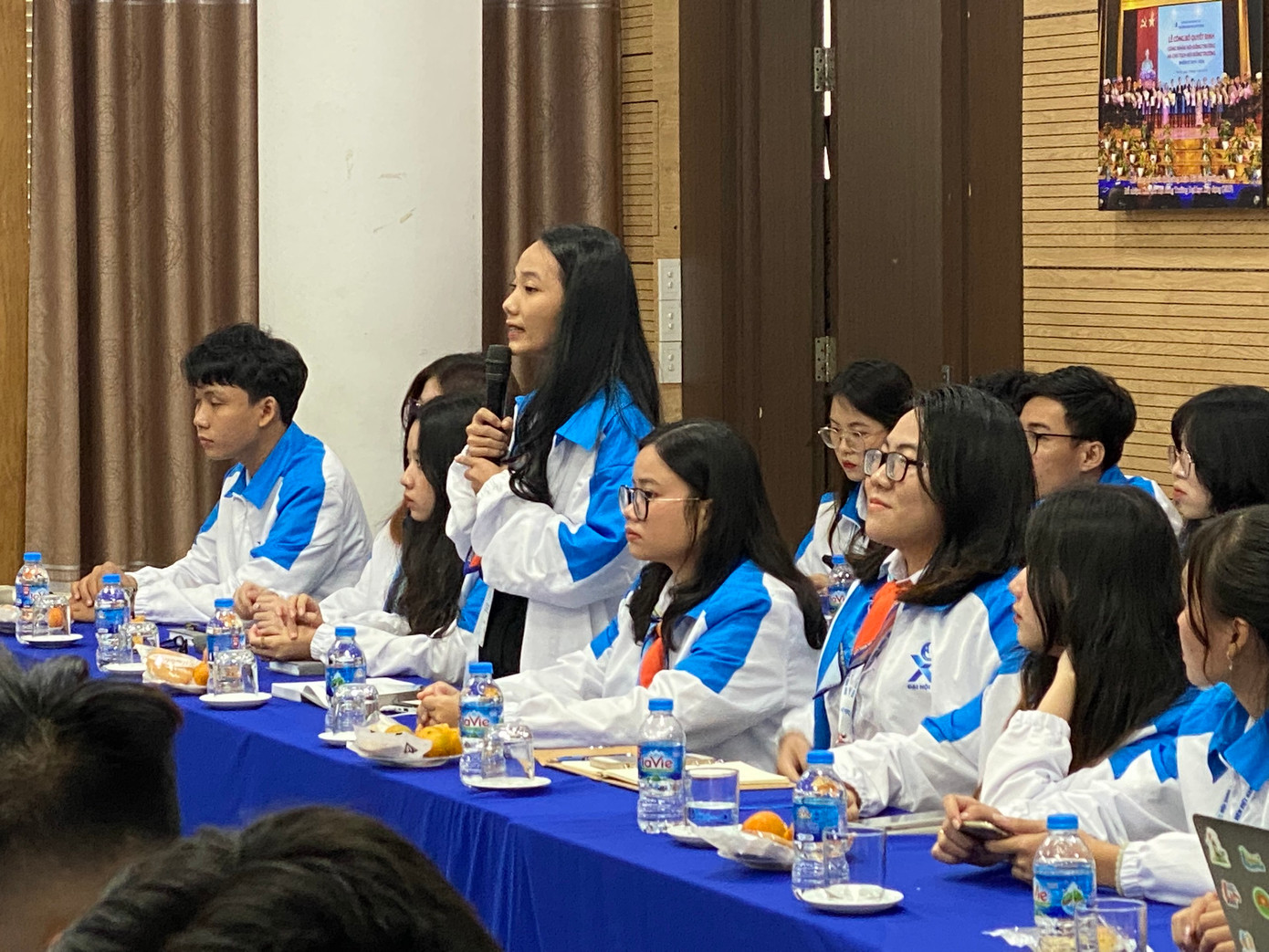 Bạn Phan Thuỳ Linh - Phó Chủ tịch Hội Sinh viên Việt Nam Trường Đại học Luật TP. Hồ Chí Minh chia sẻ tại buổi thảo luận. Bạn Phan Thuỳ Linh - Phó Chủ tịch Hội Sinh viên Việt Nam Trường Đại học Luật TP. Hồ Chí Minh chia sẻ tại buổi thảo luận.