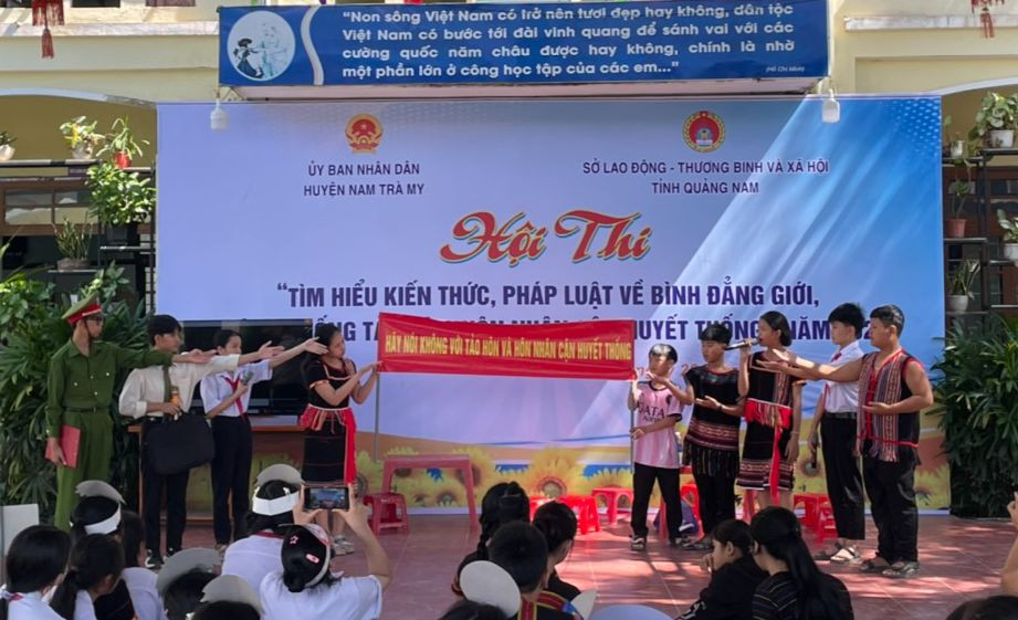 Một tiểu phẩm trong hội thi được thực hiện bởi học sinh trường THCS Trà Mai. Ảnh: THCS Trà Mai.