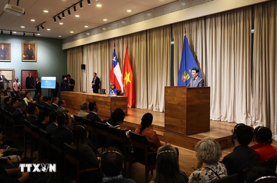 Chủ tịch nước Lương Cường phát biểu chính sách tại Đại học Chile. (Ảnh: Lâm Khánh/TTXVN)