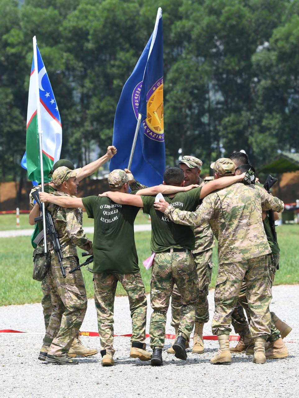 Khoảnh khắc ăn mừng chiến thắng của đội tuyển Uzbekistan. Ảnh: Phú Sơn
