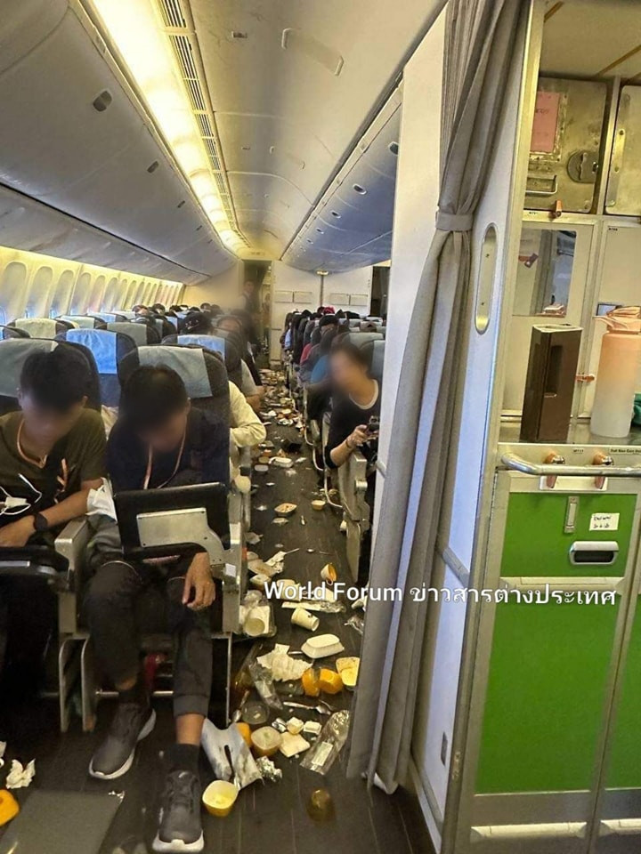 Hiện trường hỗn loạn sau vụ nhiễu động. Ảnh: World Forum.