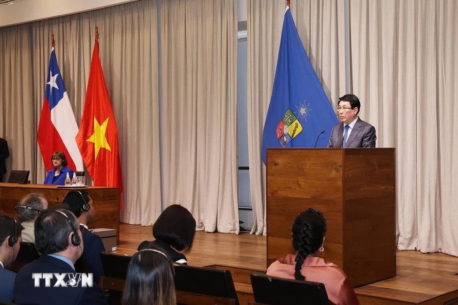 Chủ tịch nước Lương Cường phát biểu chính sách tại Đại học Chile.(Ảnh: Lâm Khánh/TTXVN)