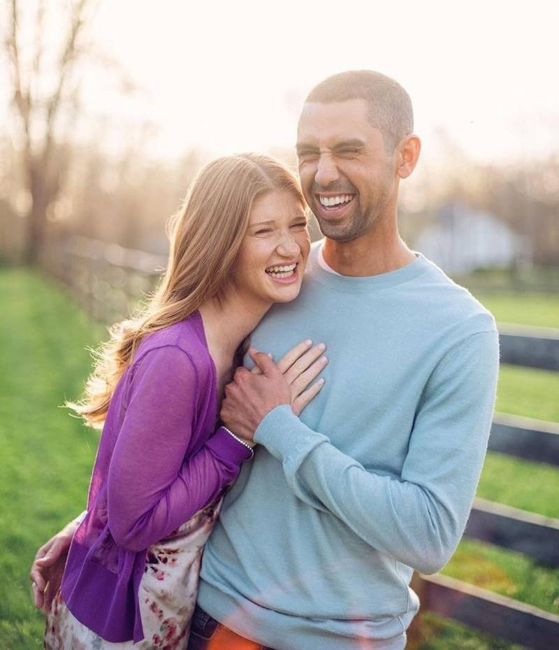 Vợ chồng Nayel Nassar và Jennifer Gates đều có sở thích dành cho những chú ngựa. Hai người gặp nhau trên trường đua và nhanh chóng trở thành bạn bè trước khi hẹn hò. "Đua ngựa chỉ là một phần trong cuộc sống của chúng tôi, nhưng cả hai đều yêu thích môn thể thao này. Anh ấy là vận động viên chuyên nghiệp còn tôi chỉ chơi nghiệp dư. Việc chúng tôi có thể chia sẻ tình yêu và niềm đam mê cưỡi ngựa thật với nhau tuyệt vời”, Jennifer nói với CNN.