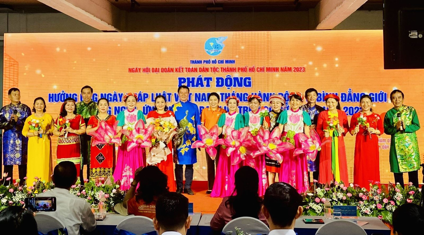 Một tiết mục văn nghệ tại lễ phát động. Ảnh: Hội LHPN TPHCM Một tiết mục văn nghệ tại lễ phát động. Ảnh: Hội LHPN TPHCM