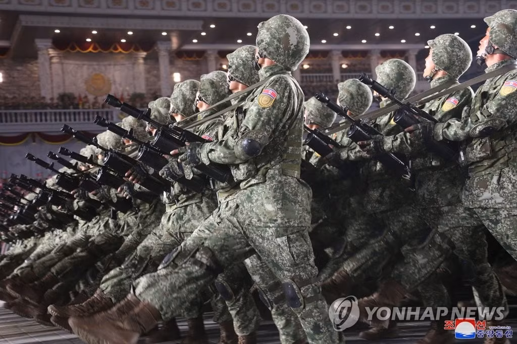 Binh lính Triều Tiên duyệt binh ở Bình Nhưỡng. Ảnh: Yonhap