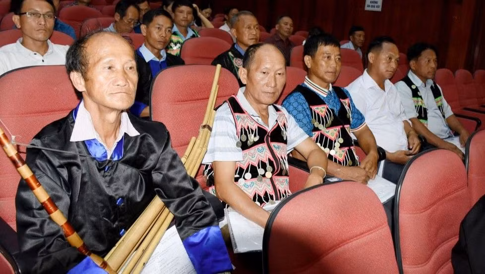 Trong thời gian 3 ngày, các học viên sẽ được phổ biến những nội dung cơ bản về văn hóa dân tộc Mông. Ảnh: Công Kiên