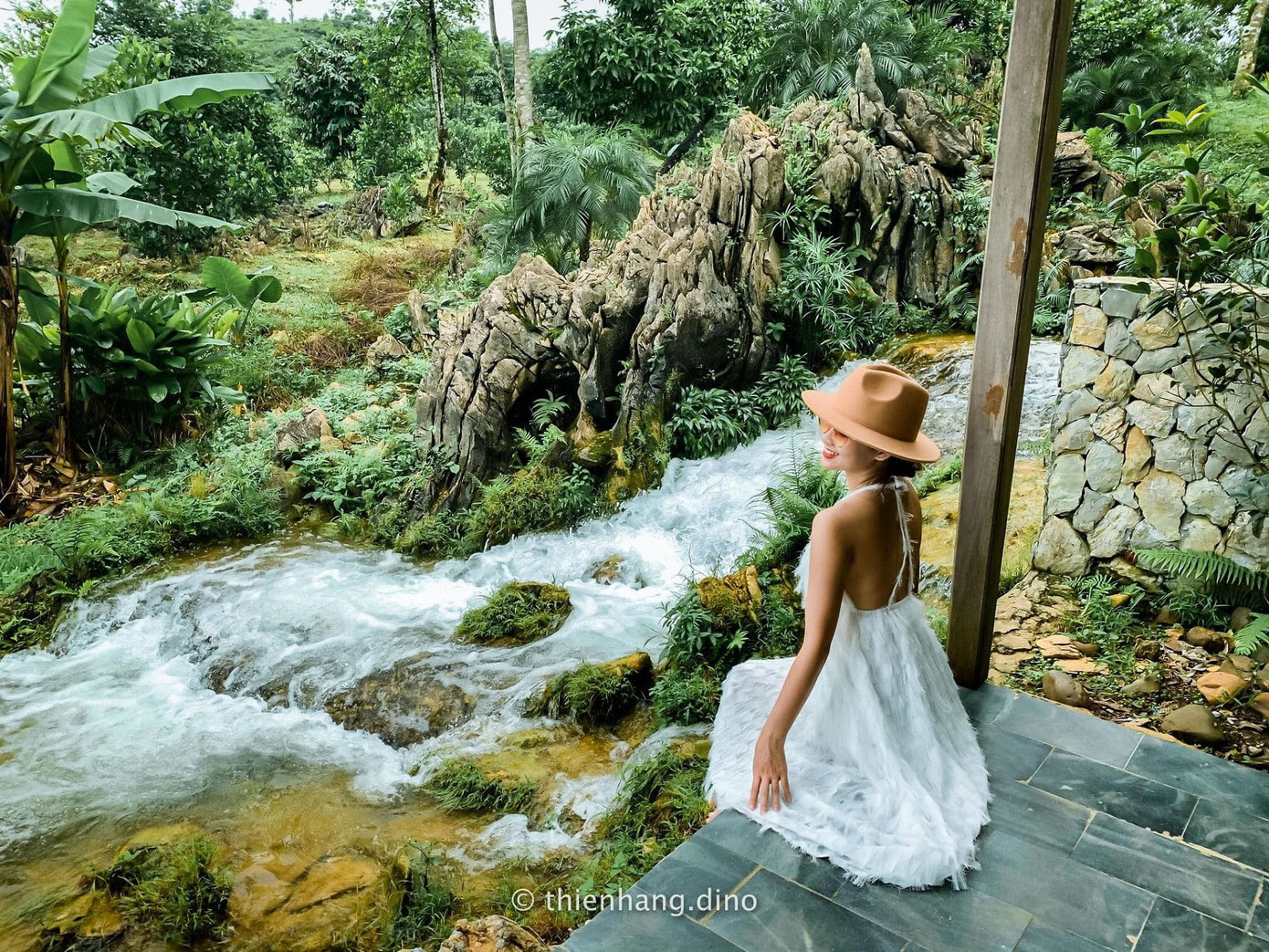 Hình ảnh căn phòng ven suối này từng được nhiều du khách chia sẻ, thu hút sự chú ý trên mạng xã hội. Ảnh: Du lịch Ba Khan/Phan Hằng