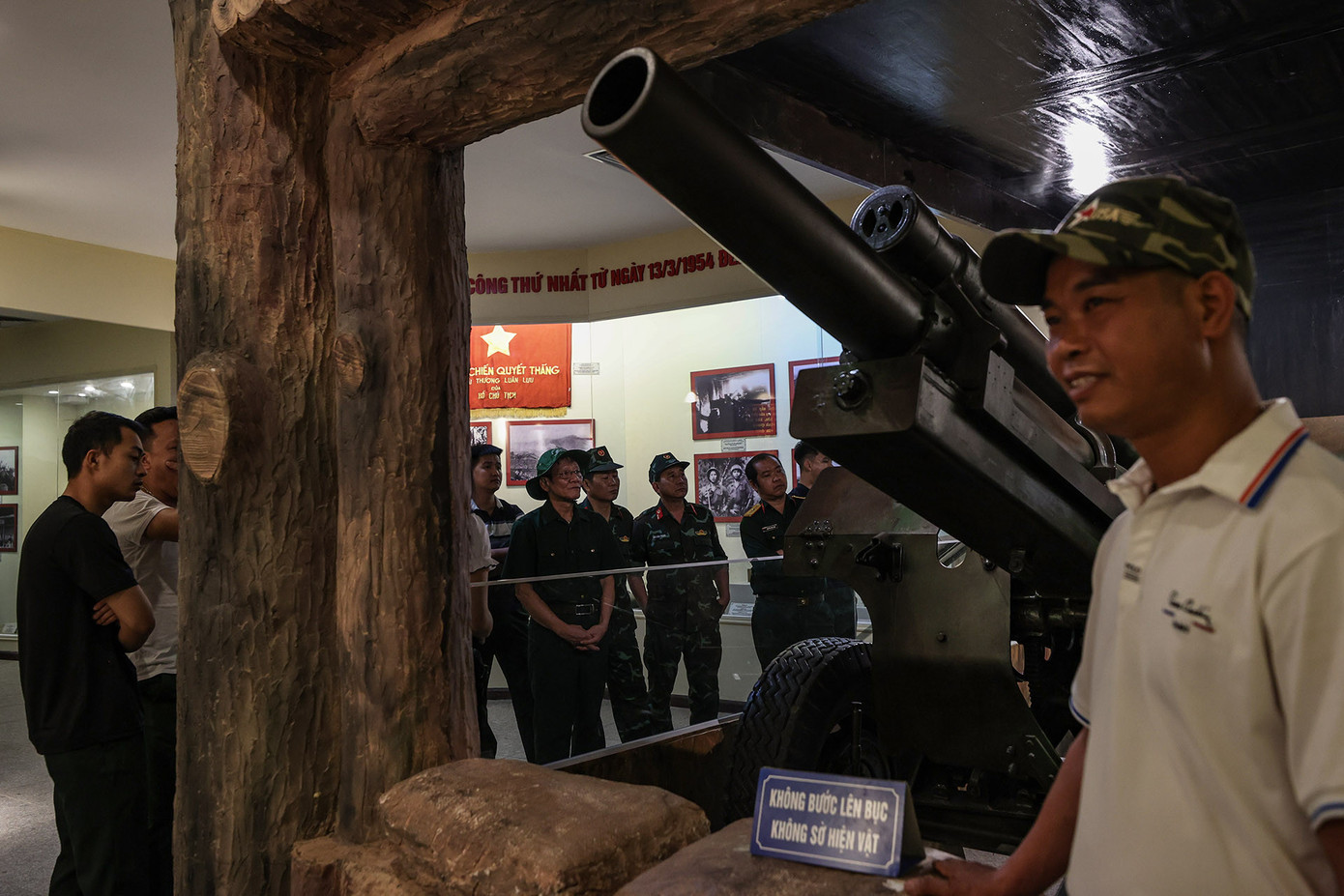 Vũ khí hiện đại nhất của bộ đội Việt Nam là 68 trọng pháo các loại, trong đó có 4 khẩu pháo 105mm (mệnh danh là vua chiến trường) thu được từ quân đội Pháp sau chiến dịch Biên giới. Ảnh: Lê Anh Dũng