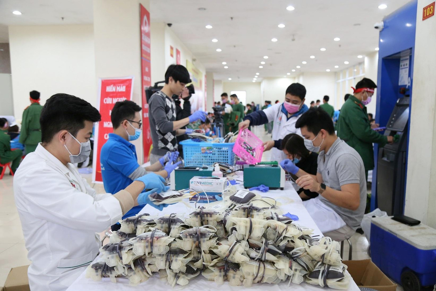 ĐVTN Bệnh viện TƯQĐ 108 thực hiện nhiệm vụ trong Ngày hội Chủ nhật Đỏ do Báo Tiền Phong chủ trì tổ chức tại Trường Sĩ quan Chính trị, năm 2020. Ảnh: Nguyễn Minh ĐVTN Bệnh viện TƯQĐ 108 thực hiện nhiệm vụ trong Ngày hội Chủ nhật Đỏ do Báo Tiền Phong chủ trì tổ chức tại Trường Sĩ quan Chính trị, năm 2020. Ảnh: Nguyễn Minh