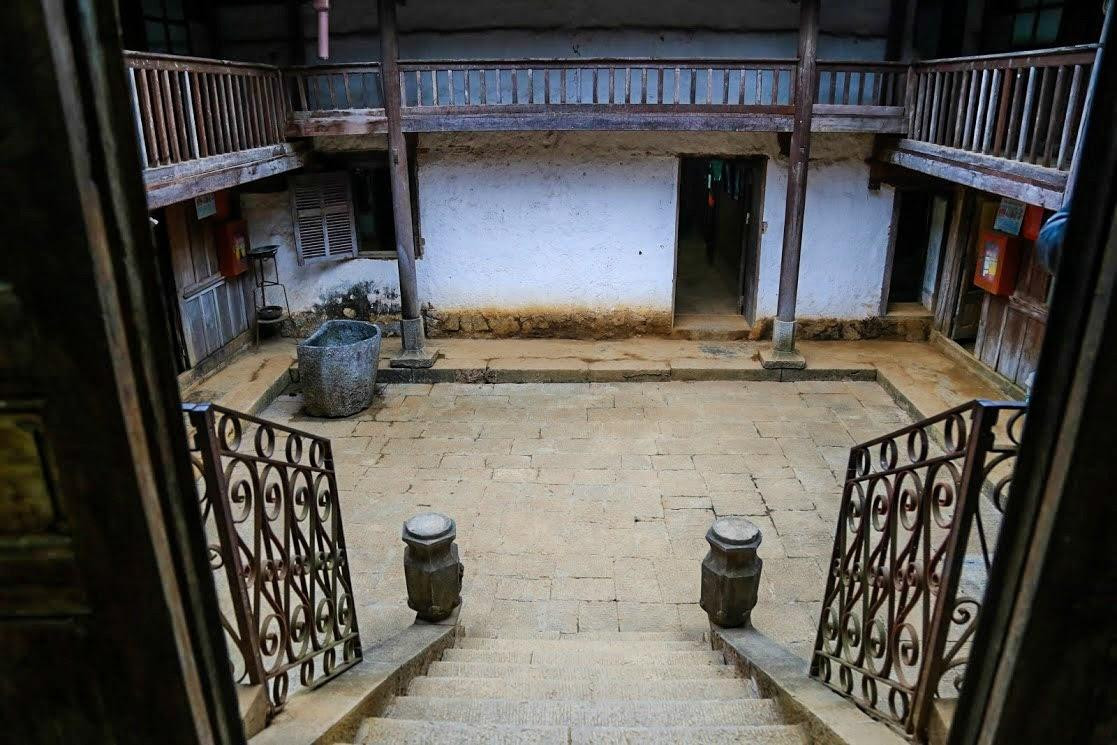 Năm 1993, toàn bộ khu dinh thự vua Mèo được Bộ Văn hóa Thể thao và Du lịch công nhận là di tích kiến trúc nghệ thuật Quốc gia.