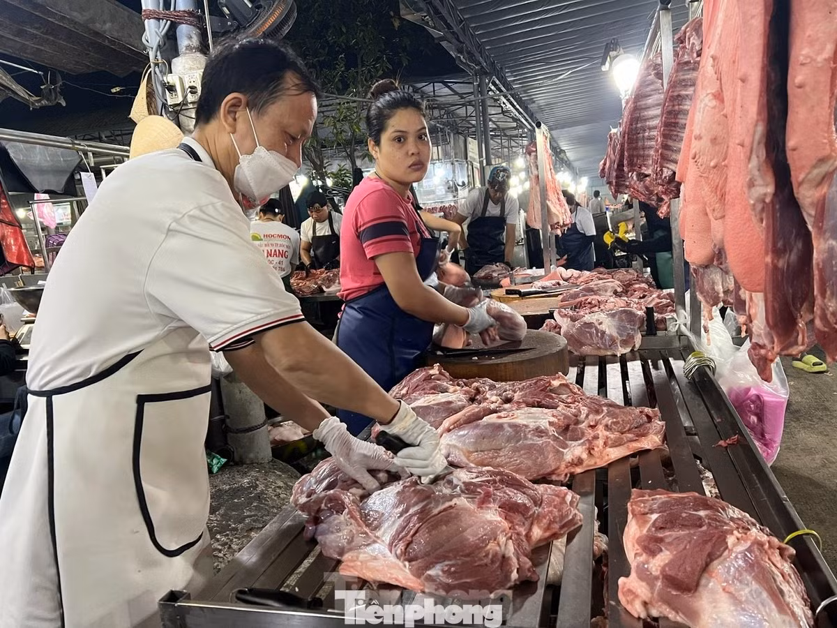 Dịp Tết, giá lợn hơi biến động nhẹ. Ảnh: Uyên Phương.