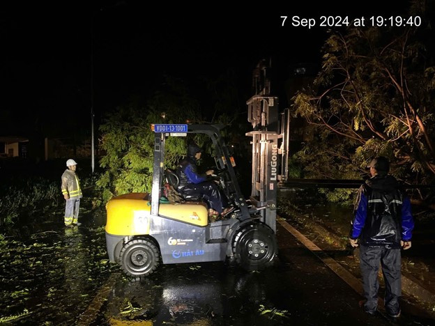 Các cảng hàng không nhanh chóng khắc phục thiệt hại do bão gây ra. Các cảng hàng không nhanh chóng khắc phục thiệt hại do bão gây ra.
