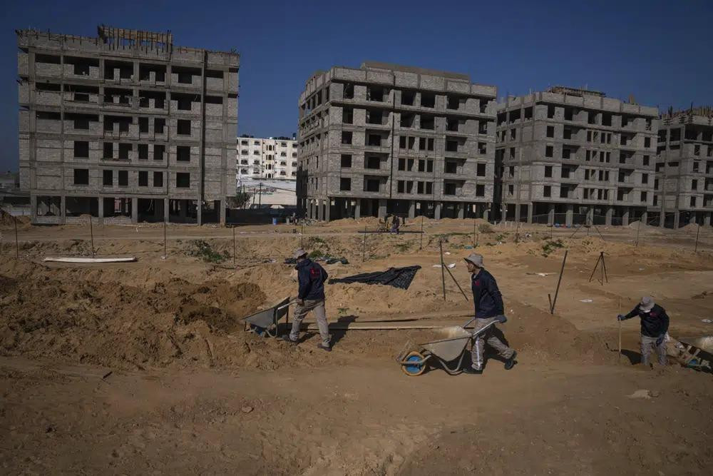 Bộ đang làm việc với một nhóm chuyên gia Pháp để tìm hiểu thêm về địa điểm này. "Mục đích của chúng tôi là xác định nguyên nhân cái chết của những người được chôn cất", Jamal Abu Reda nói thêm.