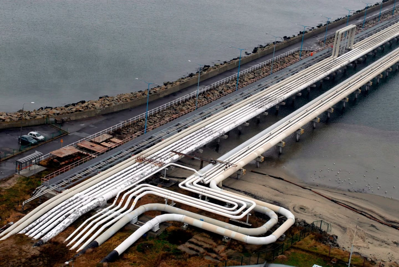 Một phần đường ống Druzhba dẫn dầu từ Nga sang Hungary và Slovakia (Ảnh: CNN)