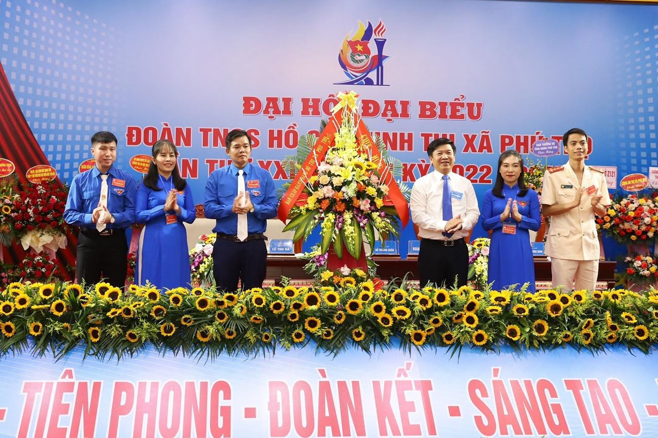 Lãnh đạo Thị ủy Phú Thọ chúc mừng đại hội Lãnh đạo Thị ủy Phú Thọ chúc mừng đại hội