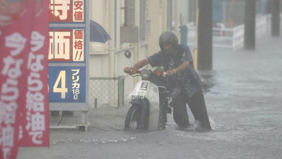 Cho đến nay, chỉ có một trường hợp tử vong được báo cáo do lũ lụt và ít nhất hai người mất tích sau một trận lở đất. Cho đến nay, chỉ có một trường hợp tử vong được báo cáo do lũ lụt và ít nhất hai người mất tích sau một trận lở đất.