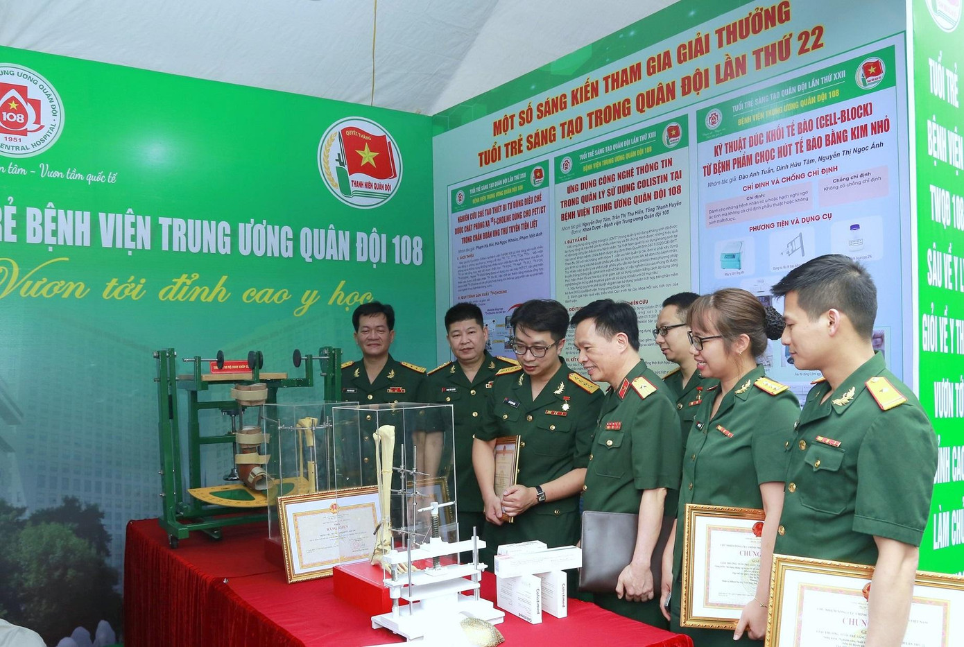 Tuổi trẻ bệnh viện có nhiều đề tài, sáng kiến hữu dụng tham gia Giải thưởng Tuổi trẻ sáng tạo trong Quân đội hàng năm. Ảnh: Nguyễn Minh Tuổi trẻ bệnh viện có nhiều đề tài, sáng kiến hữu dụng tham gia Giải thưởng Tuổi trẻ sáng tạo trong Quân đội hàng năm. Ảnh: Nguyễn Minh