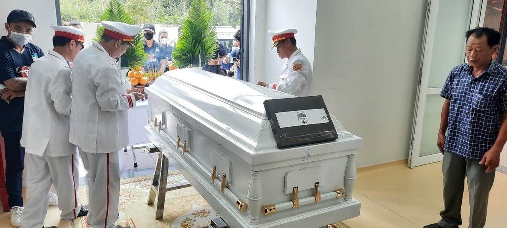 Quan tài đặc biệt bảo quản thi thể của Paollo những ngày qua (Ảnh: HAGL FC).