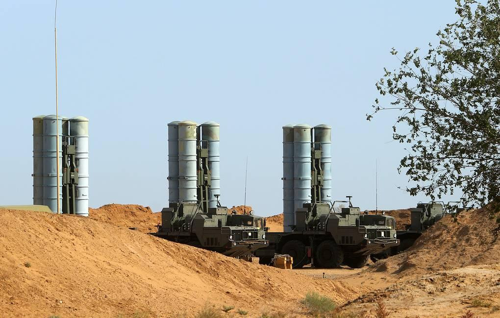 Hệ thống tên lửa đất đối không S-400. Ảnh: Tass Hệ thống tên lửa đất đối không S-400. Ảnh: Tass