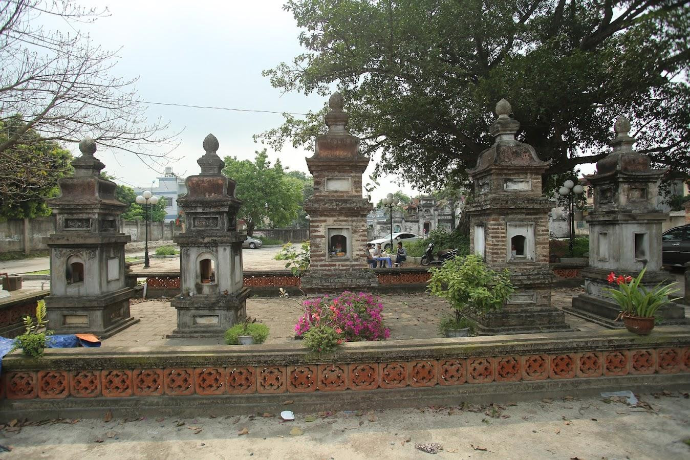 Kiến trúc chùa Bối Khê có tiền đường, hành lang tả hữu, nhà tam bảo đều bằng gỗ dựng theo hình chữ quốc. Hậu đường được kết nối với điện thờ Thánh có hình chữ công. Toàn bộ kiến trúc được sắp xếp cân xứng hai bên theo một trục chính. Trước cổng chùa là không gian rộng lớn với cây đề, cây đa cổ thụ và 5 ngôi tháp mộ của các vị sư trụ trì.