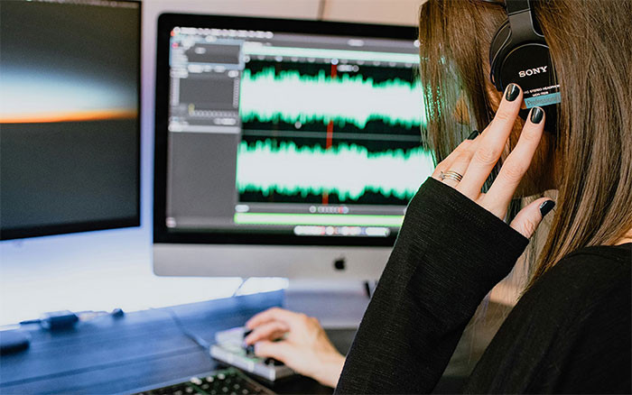 Tiêu thụ dữ liệu di động tăng đột biến không rõ nguyên nhân là một dấu hiệu cảnh báo điện thoại bị nghe lén. Ảnh minh họa. Tiêu thụ dữ liệu di động tăng đột biến không rõ nguyên nhân là một dấu hiệu cảnh báo điện thoại bị nghe lén. Ảnh minh họa.