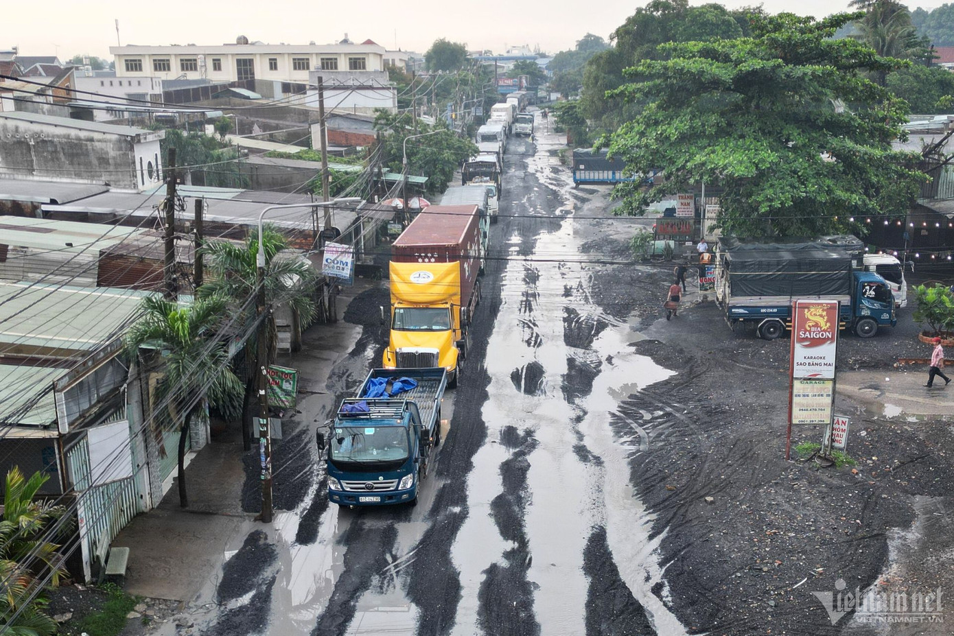 Dài hơn 6km, tuyến đường đóng vai trò quan trọng trong việc kết nối TP Biên Hòa (Đồng Nai) với tỉnh Bình Dương. Tuy nhiên, do thiếu đầu tư sửa chữa, hiện nay, mặt đường đã trở nên hư hỏng nặng nề, gây nguy hiểm cho người tham gia giao thông.