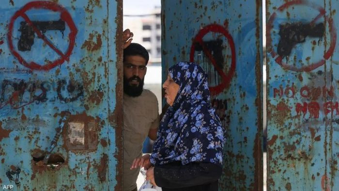 Hàng chục nghìn người Palestine phải tìm kiếm nơi trú ẩn tại các trường học thuộc UNRWA. Ảnh: Skynew