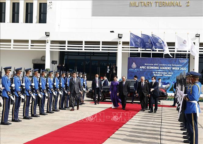 Lễ tiễn Chủ tịch nước Nguyễn Xuân Phúc và Phu nhân tại sân bay không quân Hoàng gia Thái Lan, Bangkok. Ảnh: Thống Nhất/TTXVN Lễ tiễn Chủ tịch nước Nguyễn Xuân Phúc và Phu nhân tại sân bay không quân Hoàng gia Thái Lan, Bangkok. Ảnh: Thống Nhất/TTXVN
