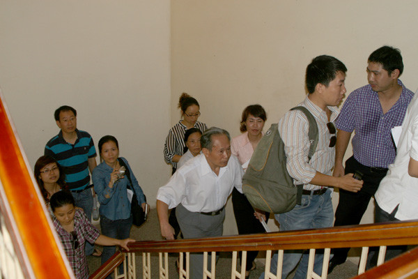 Nhiều phón viên bị ngăn cản khi tếp cậ hiện trường