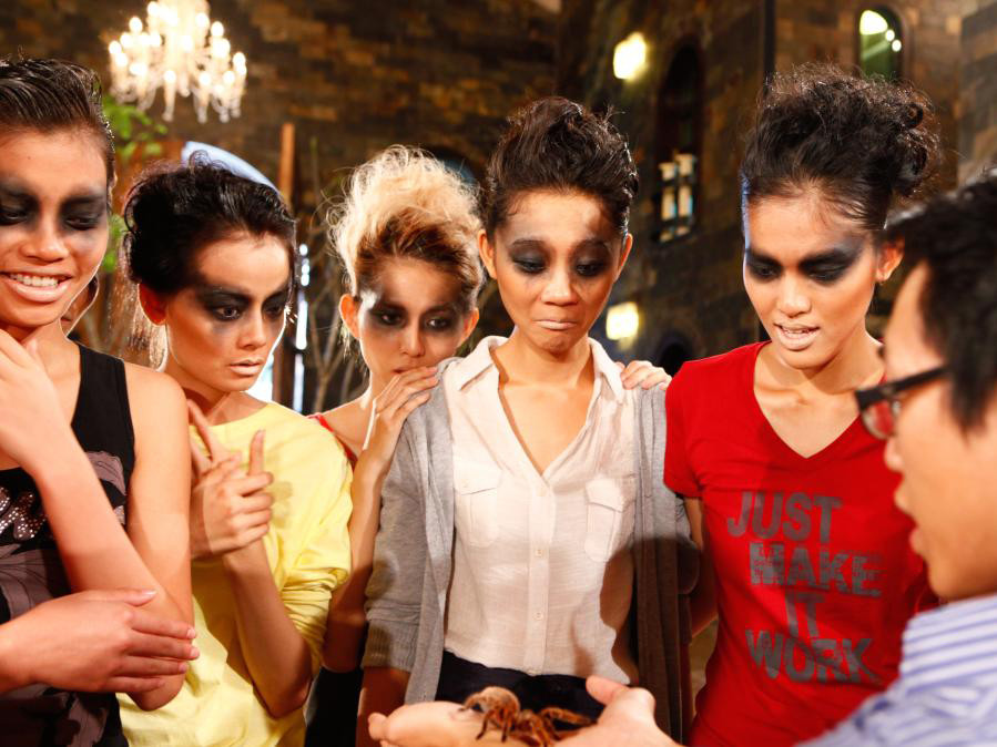 Các thí sinh tỏ ra sợ hãi khi làm quen với 