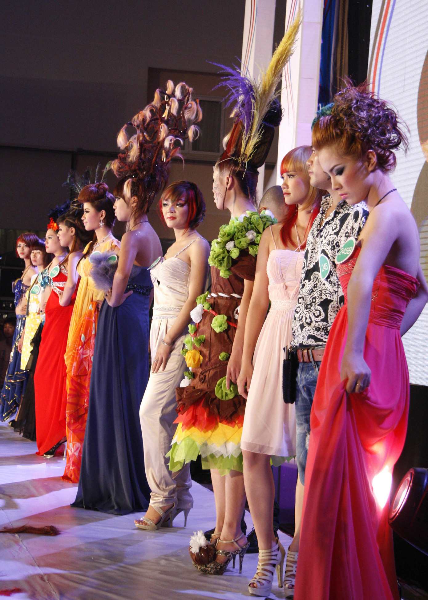 Và nhiều mẫu tóc độc đáo khác