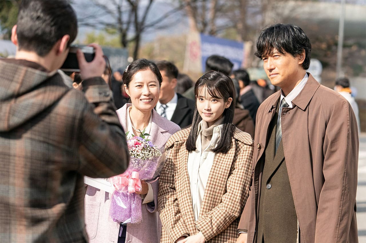 When Life Gives You Tangerines khai thác chủ đề gia đình bình thường nhẹ nhàng nhưng cũng sâu cay. When Life Gives You Tangerines khai thác chủ đề gia đình bình thường nhẹ nhàng nhưng cũng sâu cay.