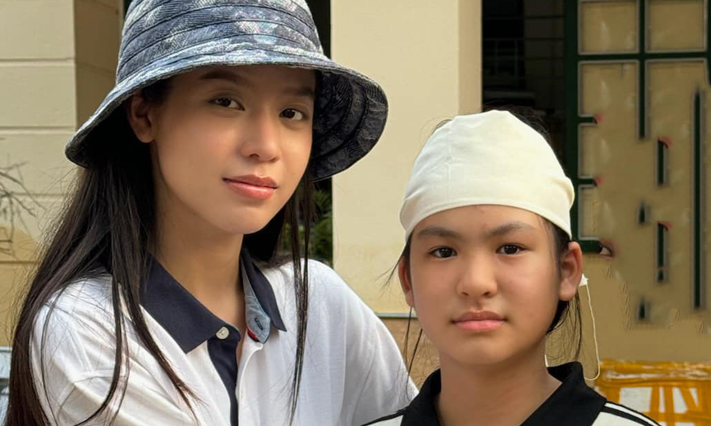 Hoa hậu Thanh Thủy và đoàn từ thiện tới thăm hỏi, trao quà tại Làng Nủ.