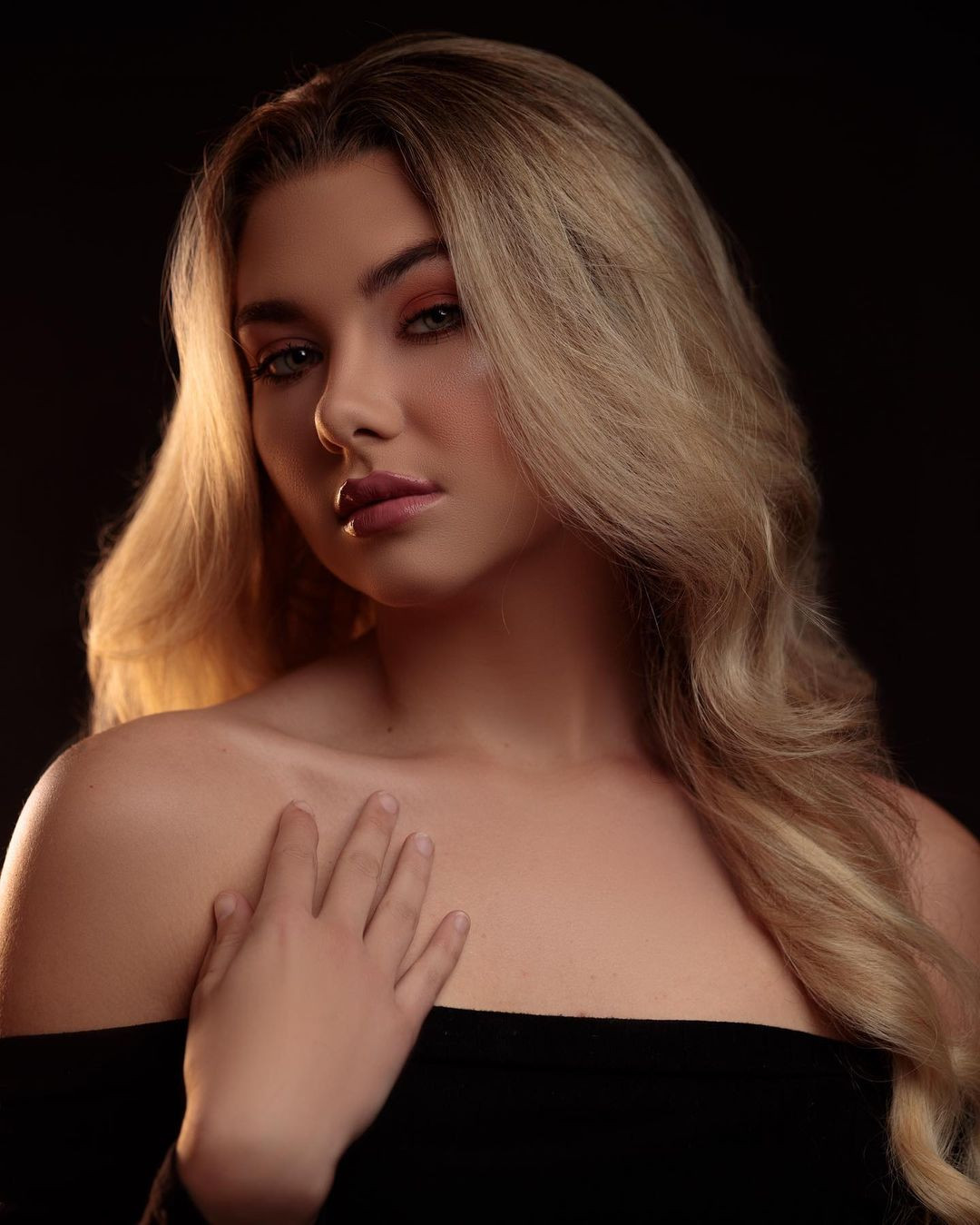 Charlotte Harrison cho biết sự mạnh mẽ của mẹ trong quá trình chiến đấu với bệnh ung thư đã truyền cảm hứng cho cô. "Tôi rất ngạc nhiên vì mẹ đã vô cùng mạnh mẽ kể từ khi bắt đầu trận chiến dù rất khó khăn. Tôi đã không thấy một giọt nước mắt nào của mẹ, chỉ có sự quyết tâm và chiến đấu không ngừng để giành chiến thắng".