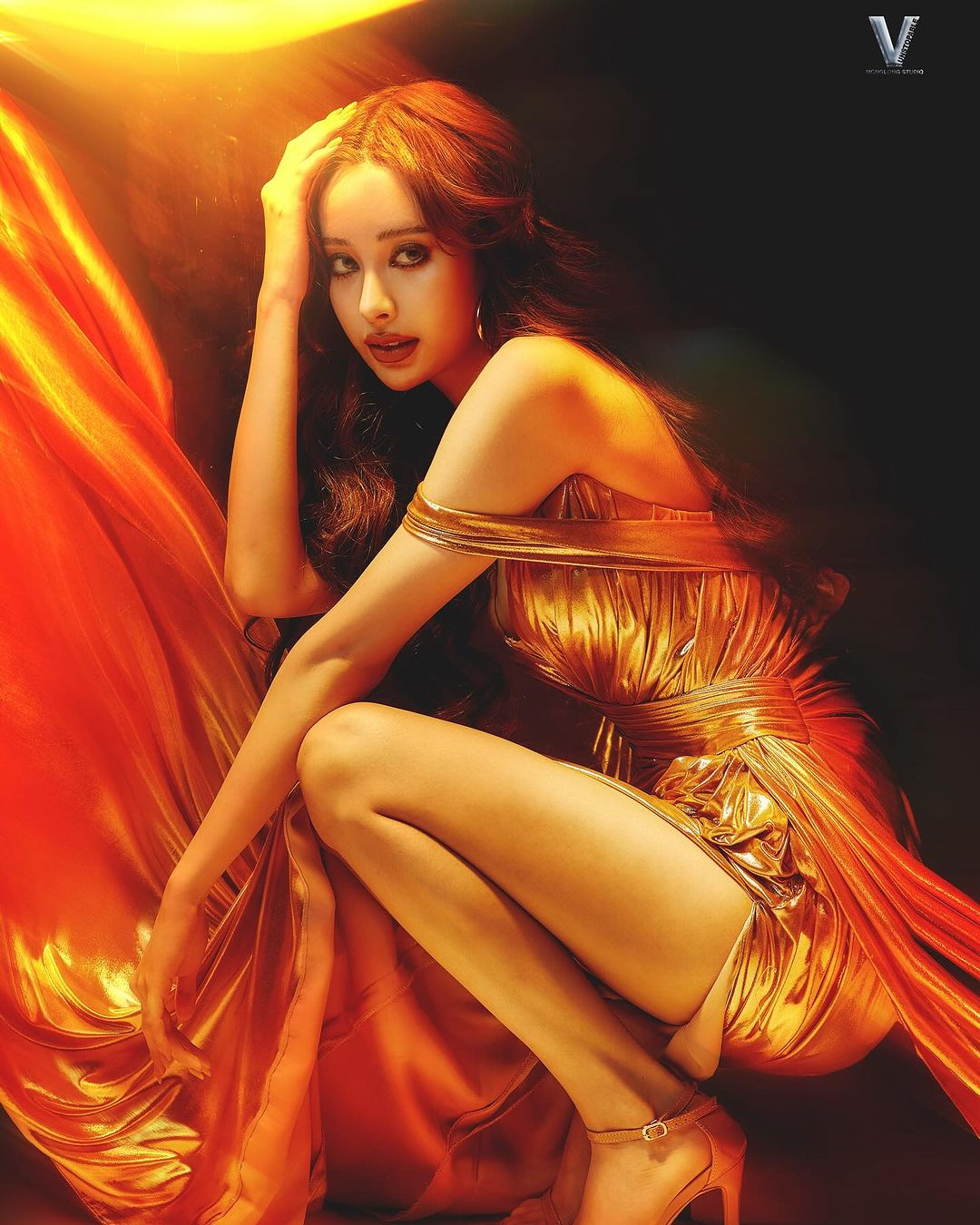 Đây được xem là yếu tố quan trọng để được lọt vào mắt xanh của ông Nawat - Chủ tịch Miss Grand Thailand. Tiêu chí của cuộc thi đó là tìm kiếm những người đẹp có tầm ảnh hưởng, có kỹ năng livestream bán hàng. Thitaree Pongtonsaton được xem là nhân tố mạnh trong mảng này với những nền tảng mà cô sở hữu.