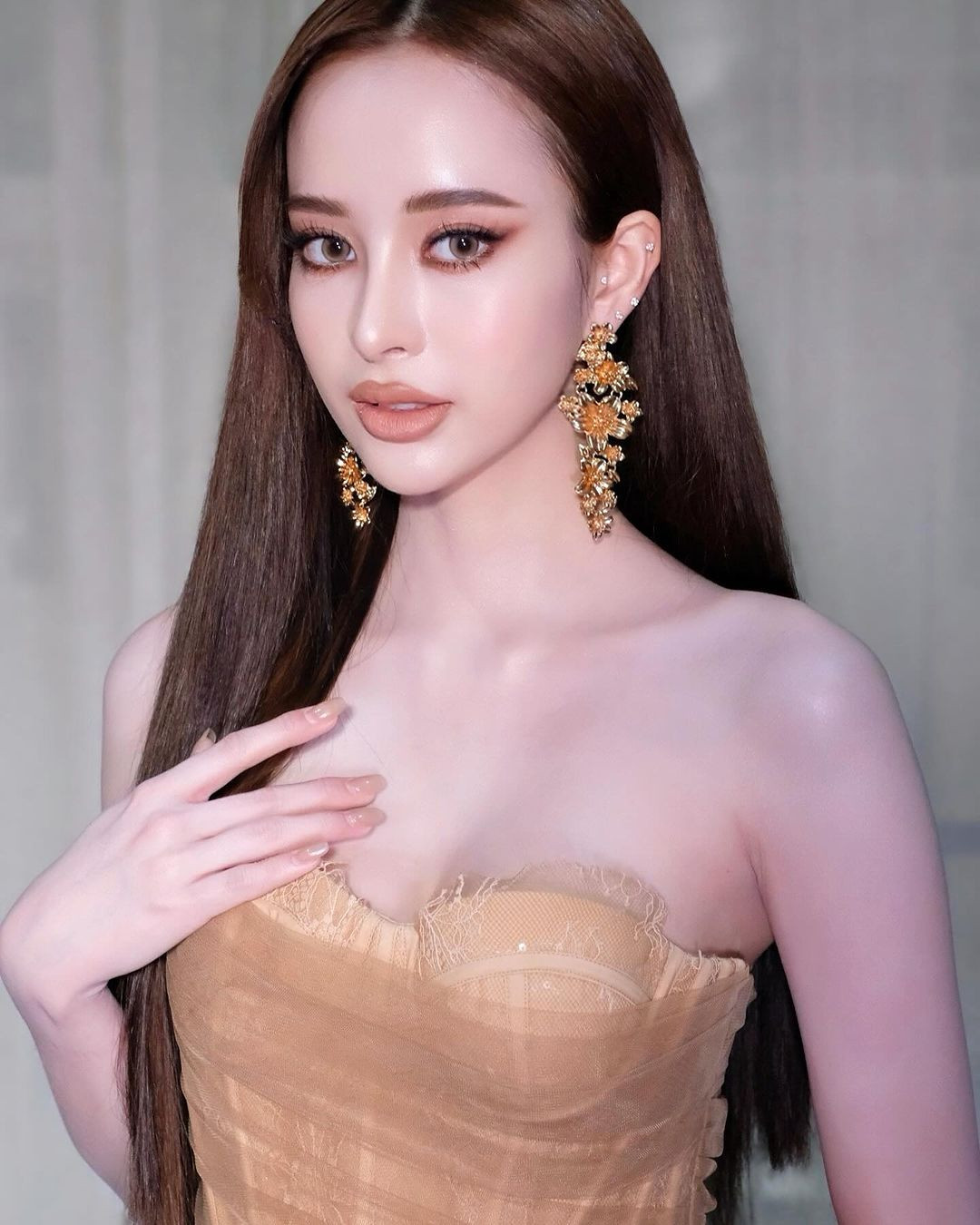 Chiến thắng của Thitaree Pongtonsaton được nhiều khán giả ủng hộ. Cô có vẻ đẹp ngọt ngào, kiêu kỳ và làn da trắng mịn.