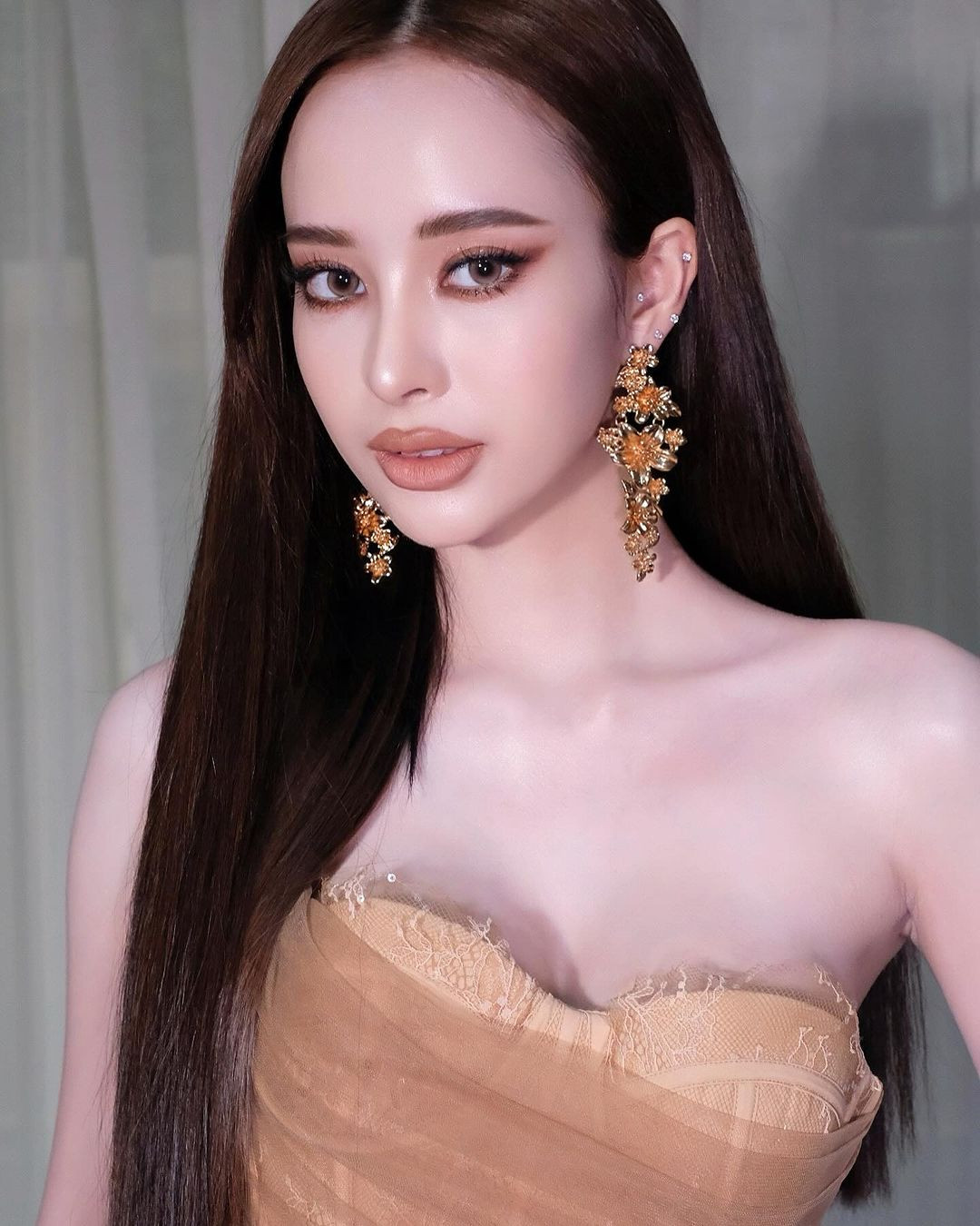 Chiến thắng của Thitaree Pongtonsaton được nhiều khán giả ủng hộ. Cô có vẻ đẹp ngọt ngào, kiêu kỳ và làn da trắng mịn.