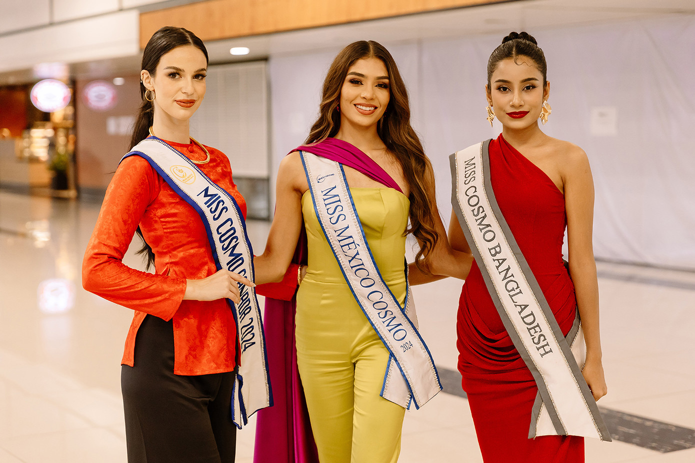 Các đại diện Canada, Mexico, Bangladesh vui mừng khi hội ngộ ở sân bay.