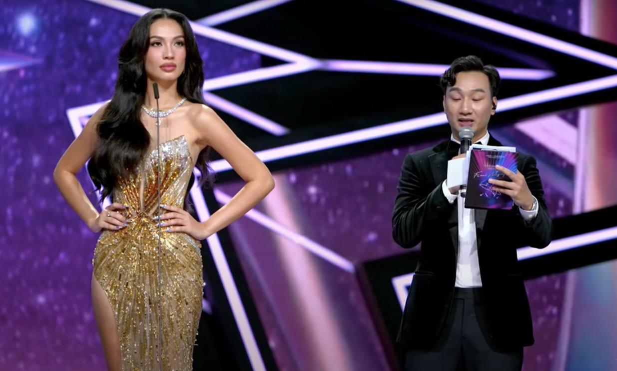 MC Thành Trung trong phần thi ứng xử của thí sinh Paris Bảo Nhi. MC Thành Trung trong phần thi ứng xử của thí sinh Paris Bảo Nhi.