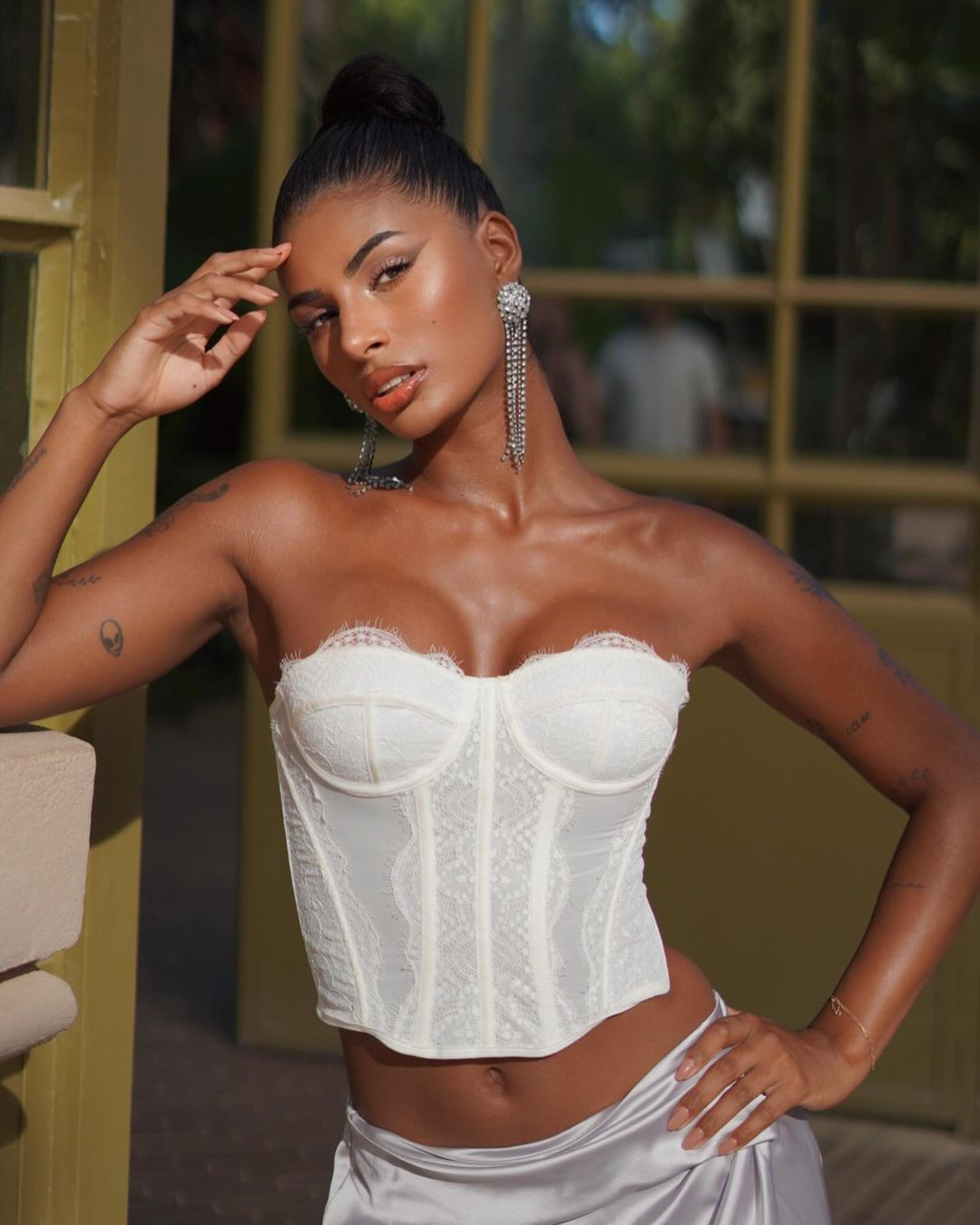 Michelle Jiménez có bằng đại học về lĩnh vực Thương mại và Tiếp thị.