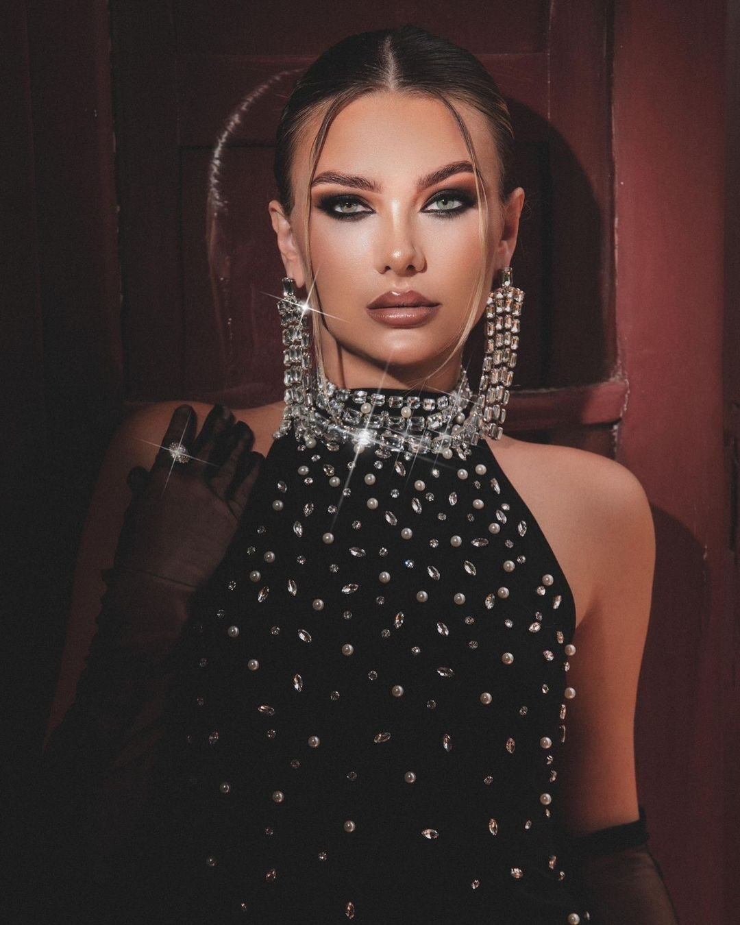 Người đẹp chia sẻ sau khi đăng quang: "Giấc mơ tôi ấp ủ từ bé thành sự thật. Nhưng tôi luôn nhớ về thiên thần của mình. Tôi muốn nhìn lên bầu trời và gửi một nụ hôn cho mẹ tôi".