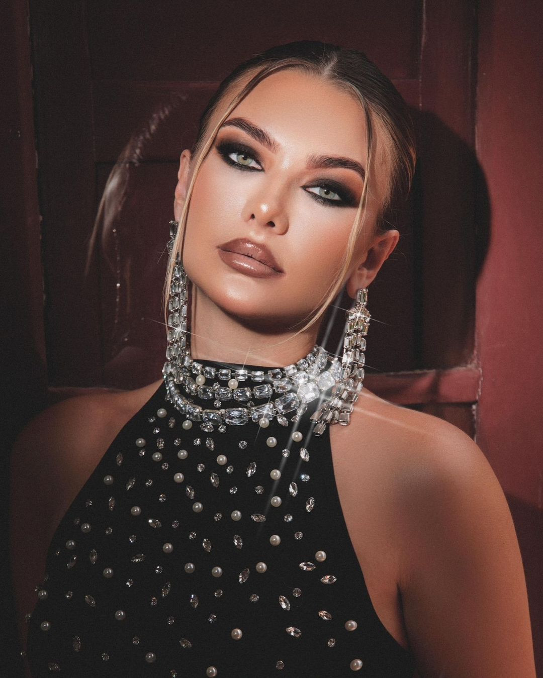 Người đẹp chia sẻ sau khi đăng quang: "Giấc mơ tôi ấp ủ từ bé thành sự thật. Nhưng tôi luôn nhớ về thiên thần của mình. Tôi muốn nhìn lên bầu trời và gửi một nụ hôn cho mẹ tôi".