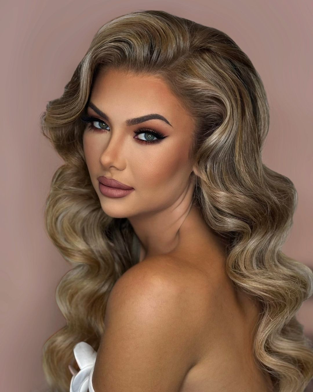 Chung kết Hoa hậu Quốc tế Tây Ban Nha diễn ra tối 11/9 với chiến thắng thuộc về người đẹp Charlotte Harrison. Cô đại diện quốc gia tham dự Hoa hậu Quốc tế tổ chức ở Nhật Bản vào cuối năm.