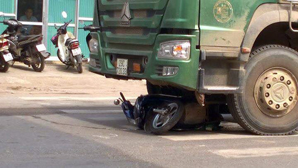 BẢN TIN ATGT: Người đàn ông chết thảm dưới bánh xe “hổ vồ“ ảnh 2